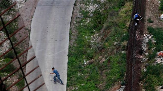 Border fence Arizona.jpg
